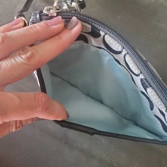 Large coach signature wristlet - Picture 4 of 10